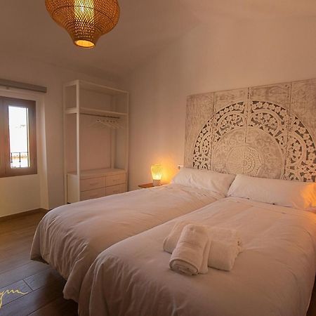 Apartamentos Turisticos Abrilymarzo Caces Buitenkant foto