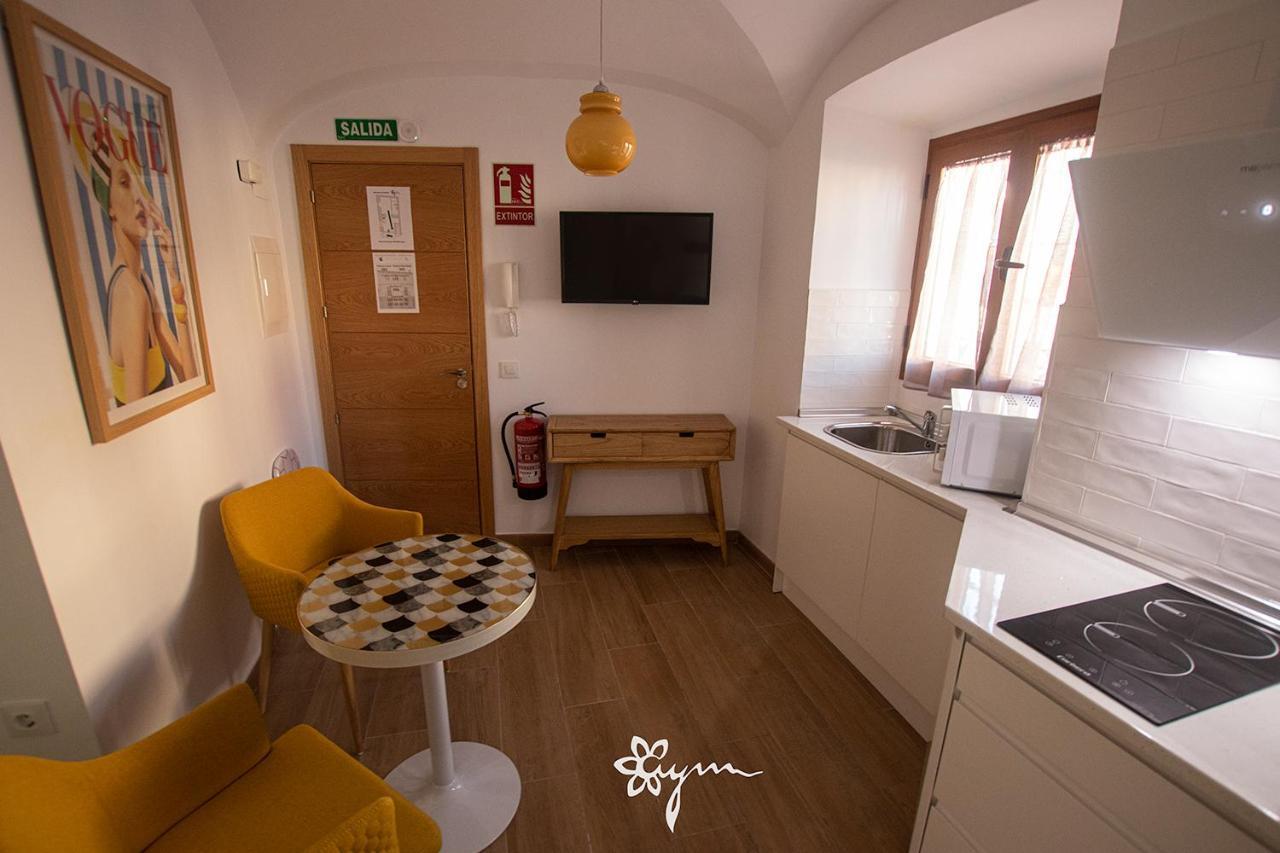 Apartamentos Turisticos Abrilymarzo Caces Buitenkant foto