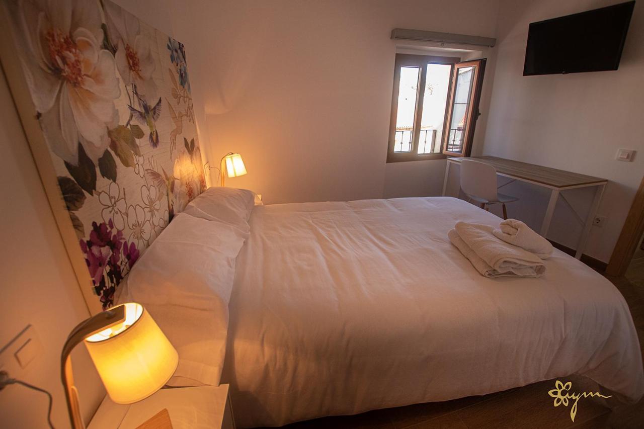 Apartamentos Turisticos Abrilymarzo Caces Buitenkant foto