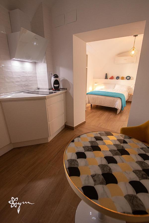 Apartamentos Turisticos Abrilymarzo Caces Buitenkant foto