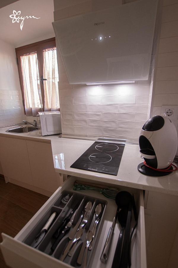 Apartamentos Turisticos Abrilymarzo Caces Buitenkant foto