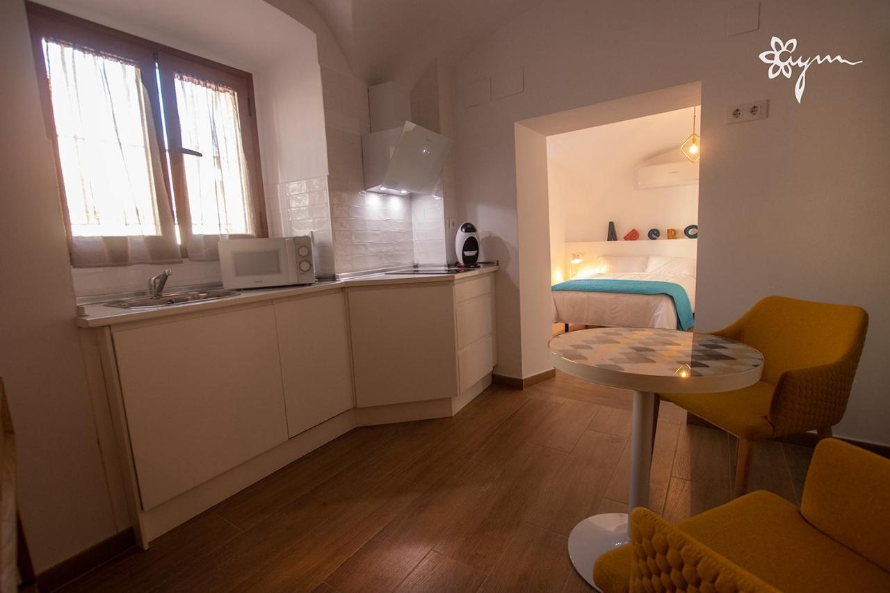 Apartamentos Turisticos Abrilymarzo Caces Buitenkant foto