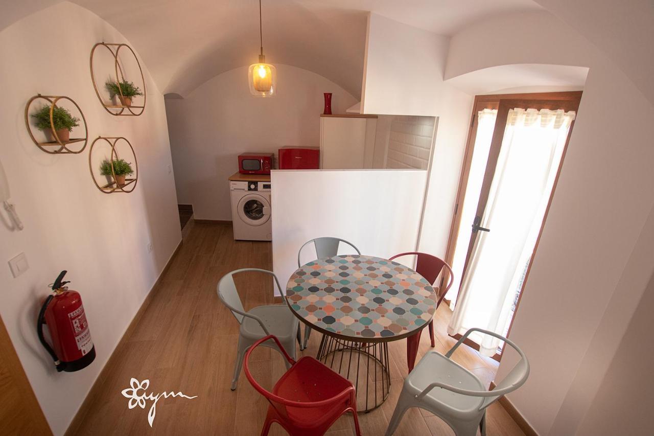 Apartamentos Turisticos Abrilymarzo Caces Buitenkant foto
