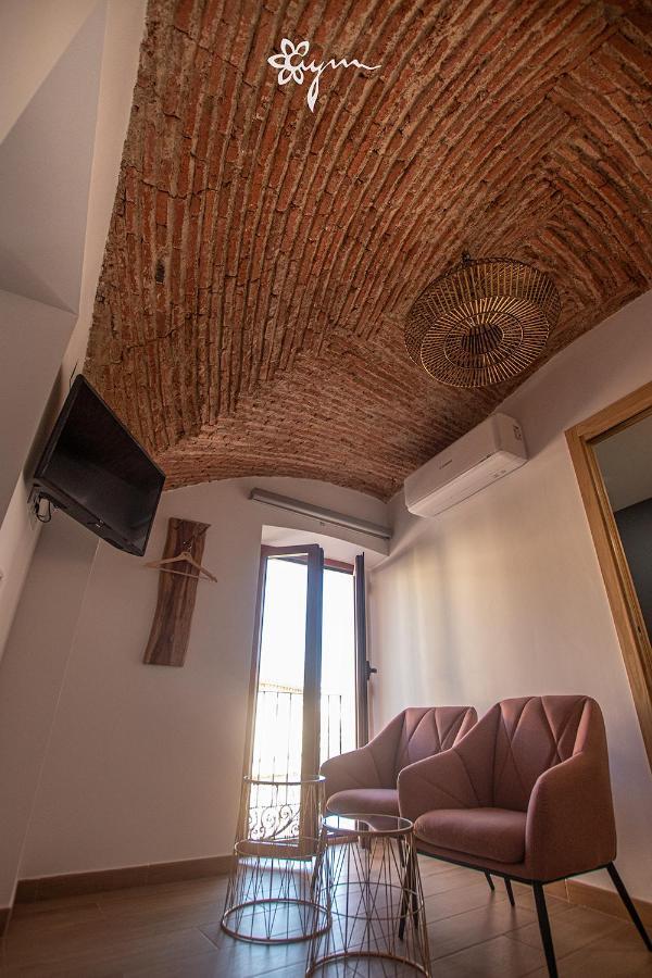 Apartamentos Turisticos Abrilymarzo Caces Buitenkant foto
