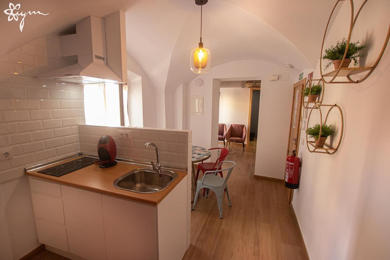Apartamentos Turisticos Abrilymarzo Caces Buitenkant foto